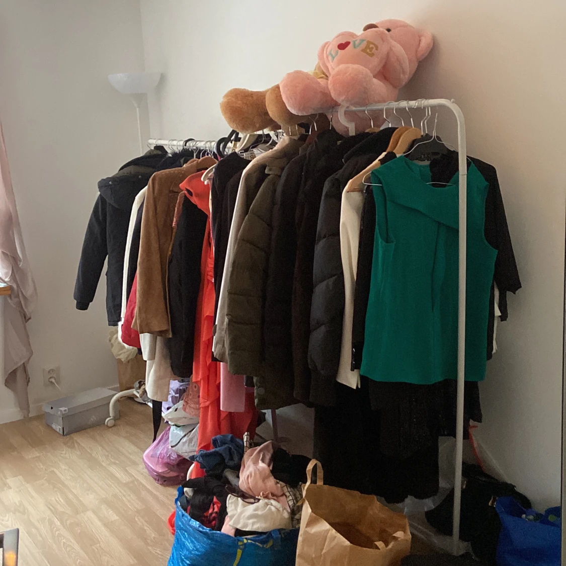 Svart dunjacka, festklänningar  - 3