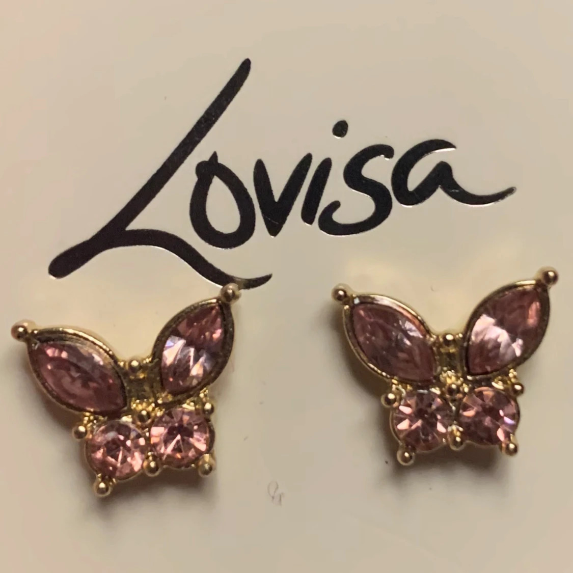Rosa fjärilsformade örhängen från Lovisa ge järna prisföeslag!😁 - 1