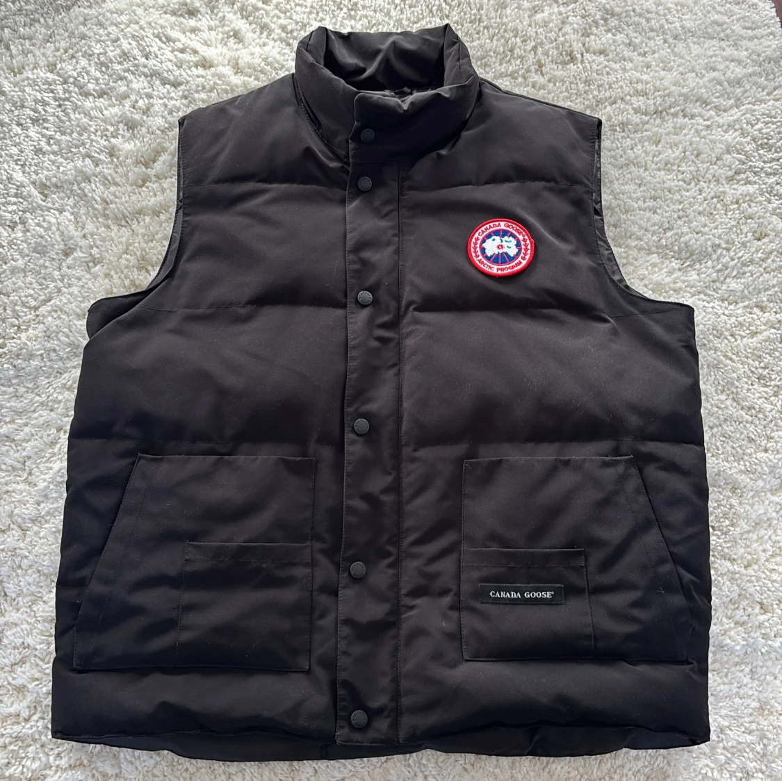 Svart dunväst från Canada Goose