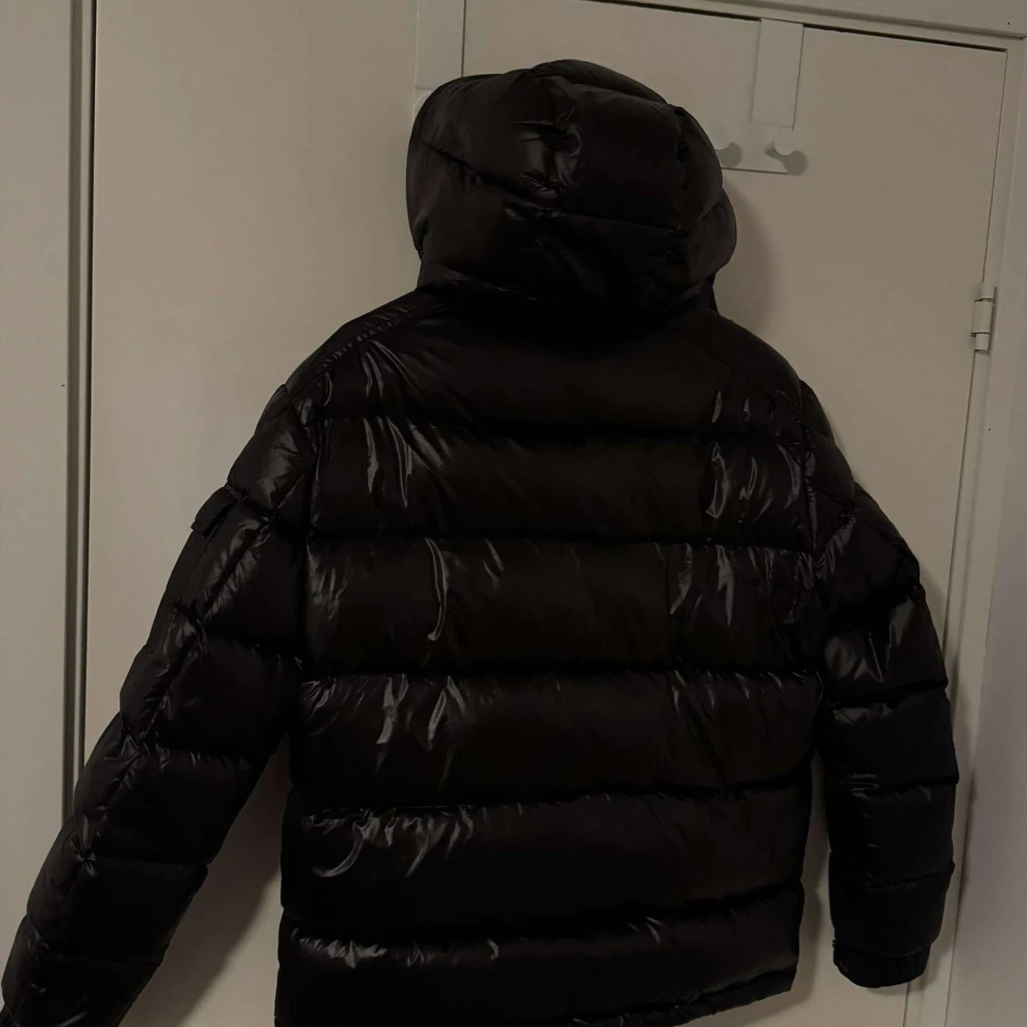 Svart dunjacka från Moncler  - 2