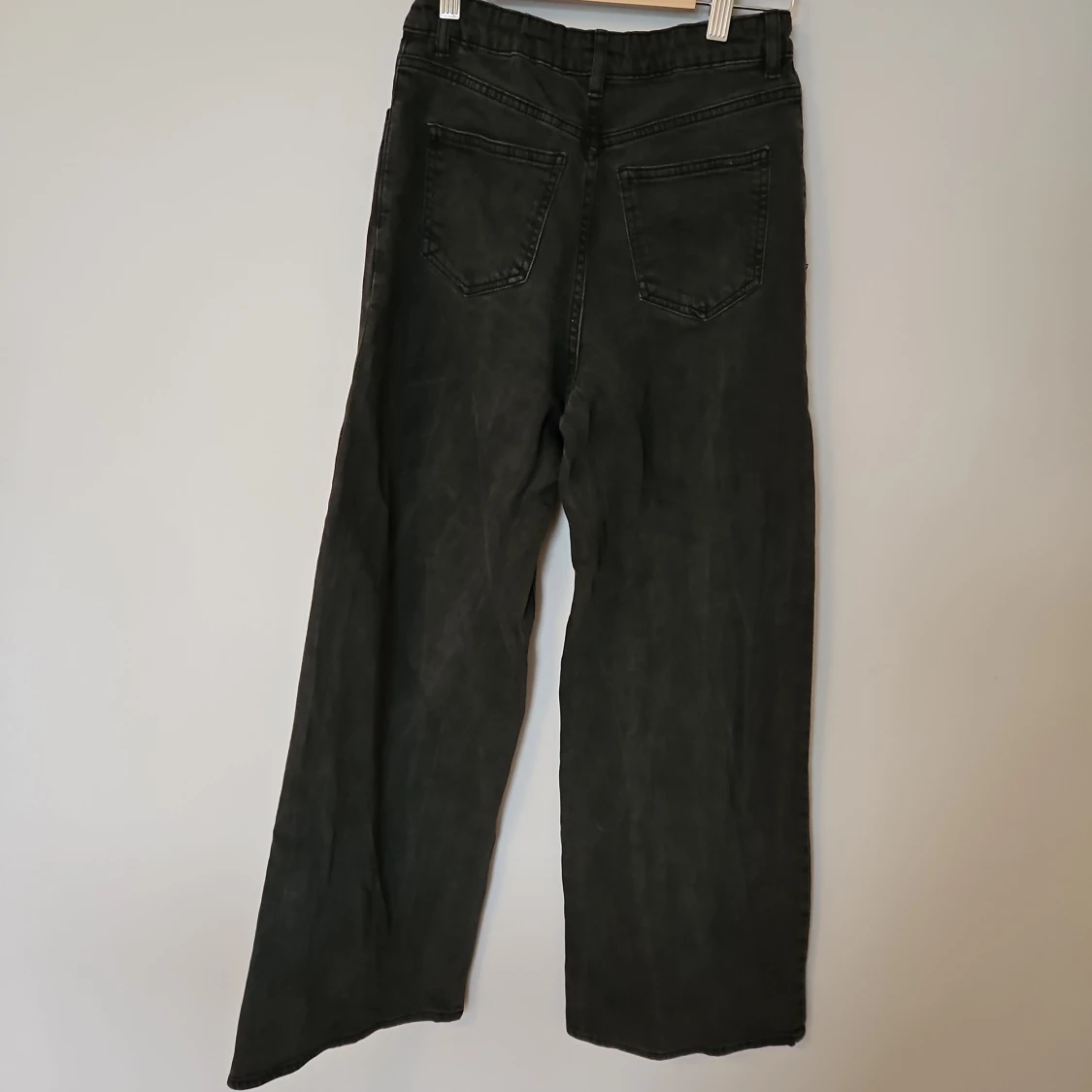 Svarta byxor från Lindex - 1