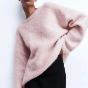 Rosa stickad tröja  - Mysig rosa stickad tröja i Mohair/Wool blend från H&M!!❤️