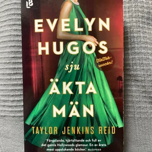 Evelyn Hugos sju äkta män - Boken 'Evelyn Hugos sju äkta män' av Taylor Jenkins Reid. Super bra bok! Nyskick 