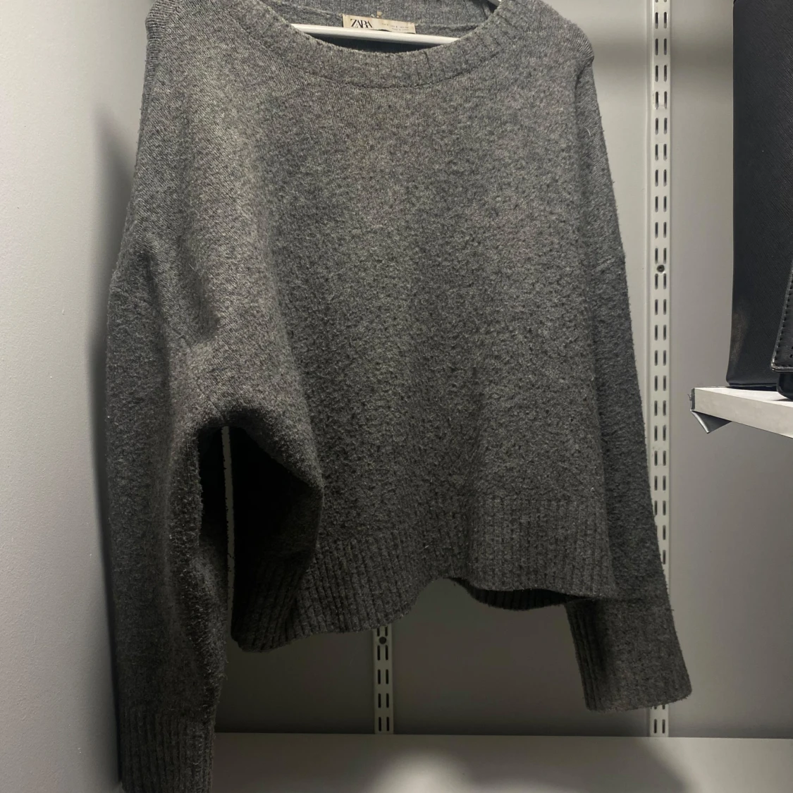 Grå stickad tröja från Zara