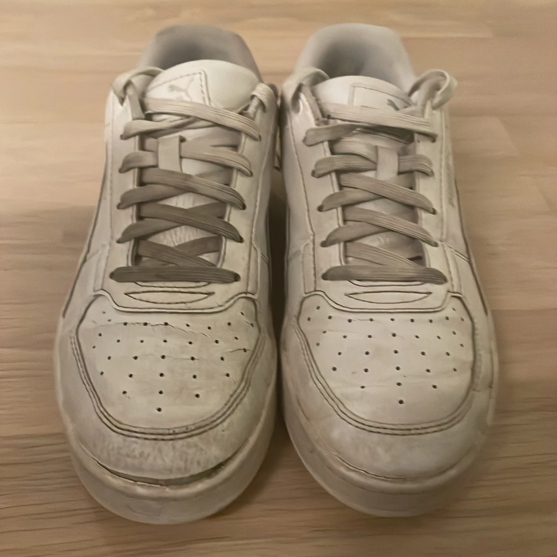 Vita sneakers från Puma