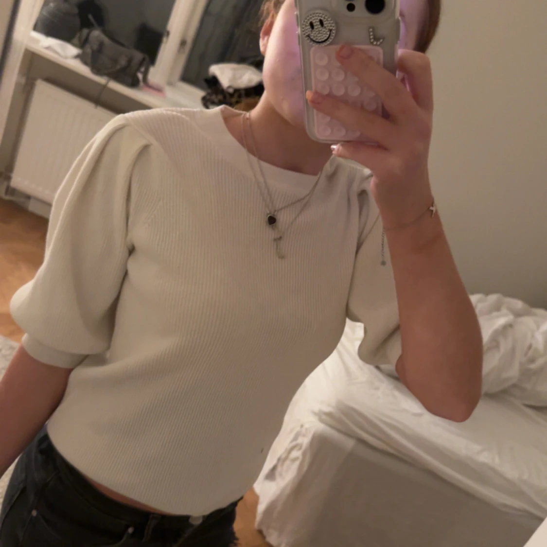 Vit ribbad tröja från Neo Noir med puff ärmar 