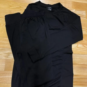 Underställ storlek 146/152 - Svart underställ från Everest i storlek 146/152