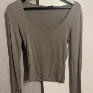 Tröja  - Soft touch tröja från Gina tricot 