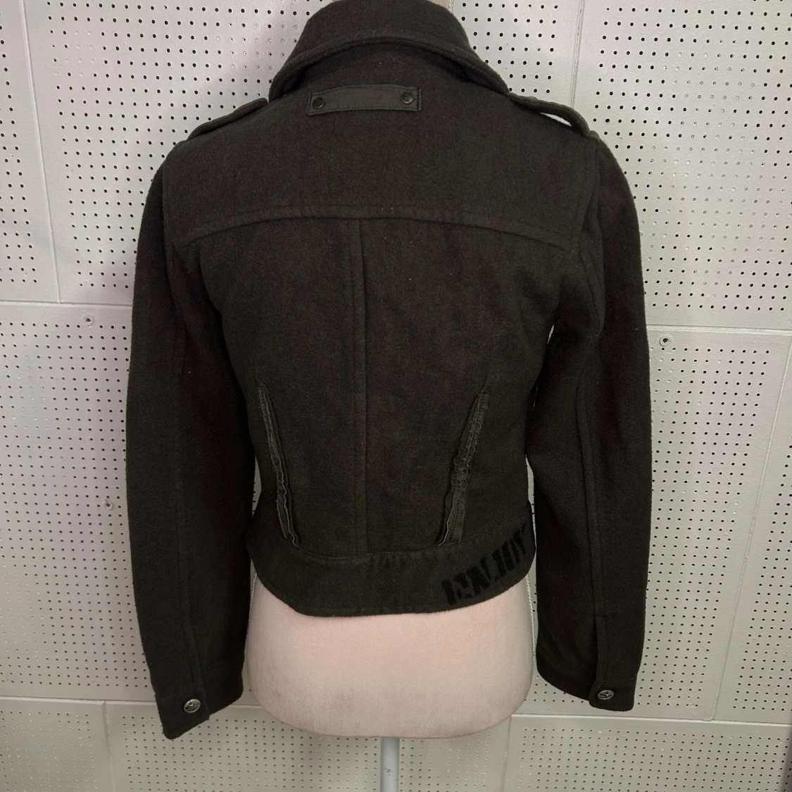 Mörkgrön jacka med knappar - 2