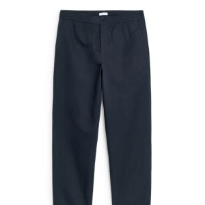 Mörkblå linnebyxor ARKET  - Mörkblå/svarta, knappt använda. Perfekta till våren