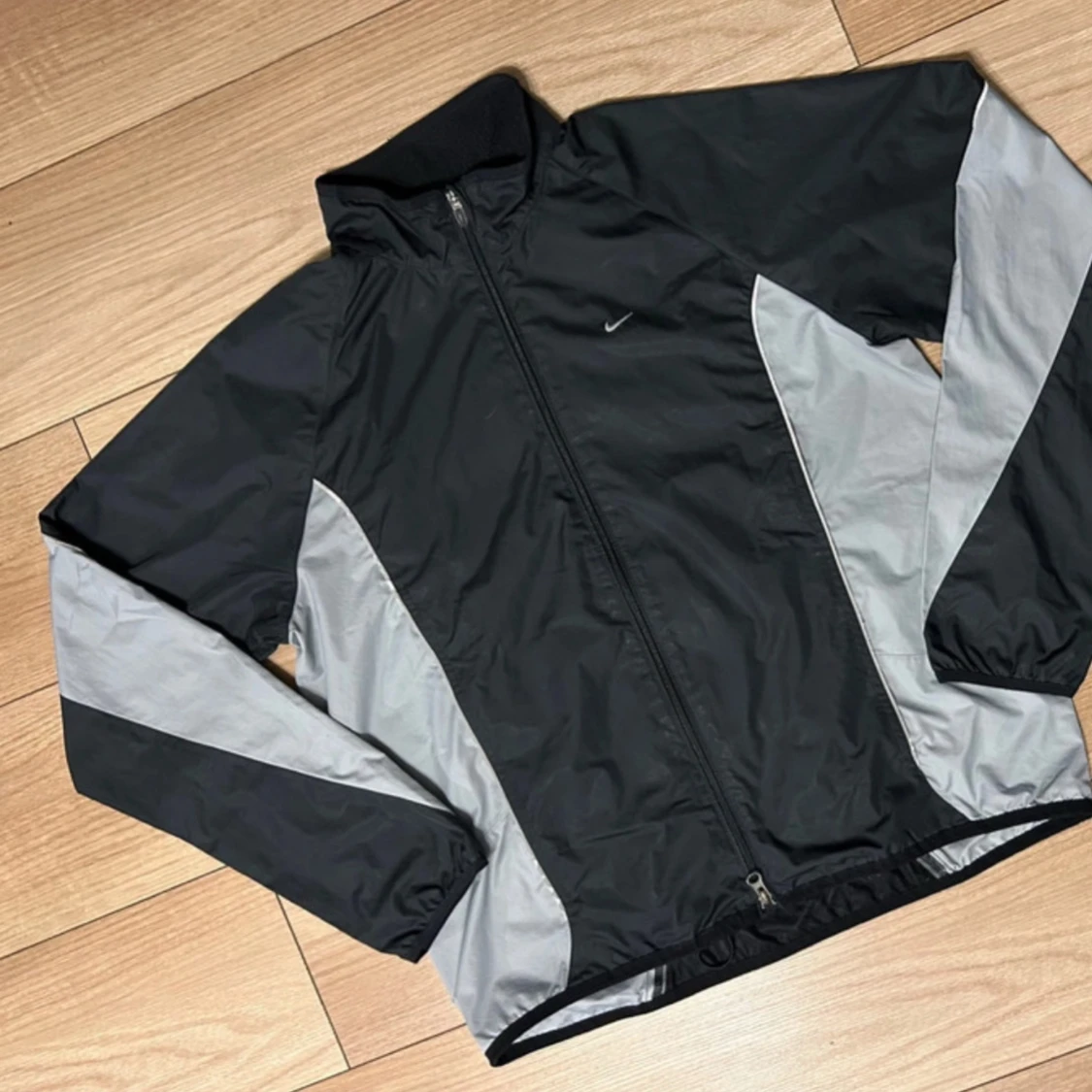 Svart och grå vintage nike jacka