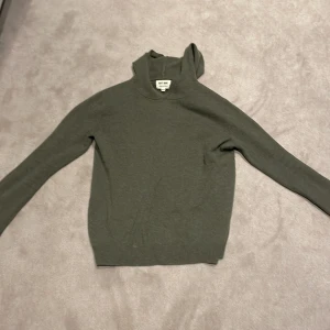 Grön hoodie från soft goat  - Som ny, använda ett antal gånger, 146/152 cm