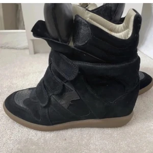 Isabel marant skor sökes!!! - Söker dessa skorna i storlek 38-39!! Pris går att diskutera 🤩❤️