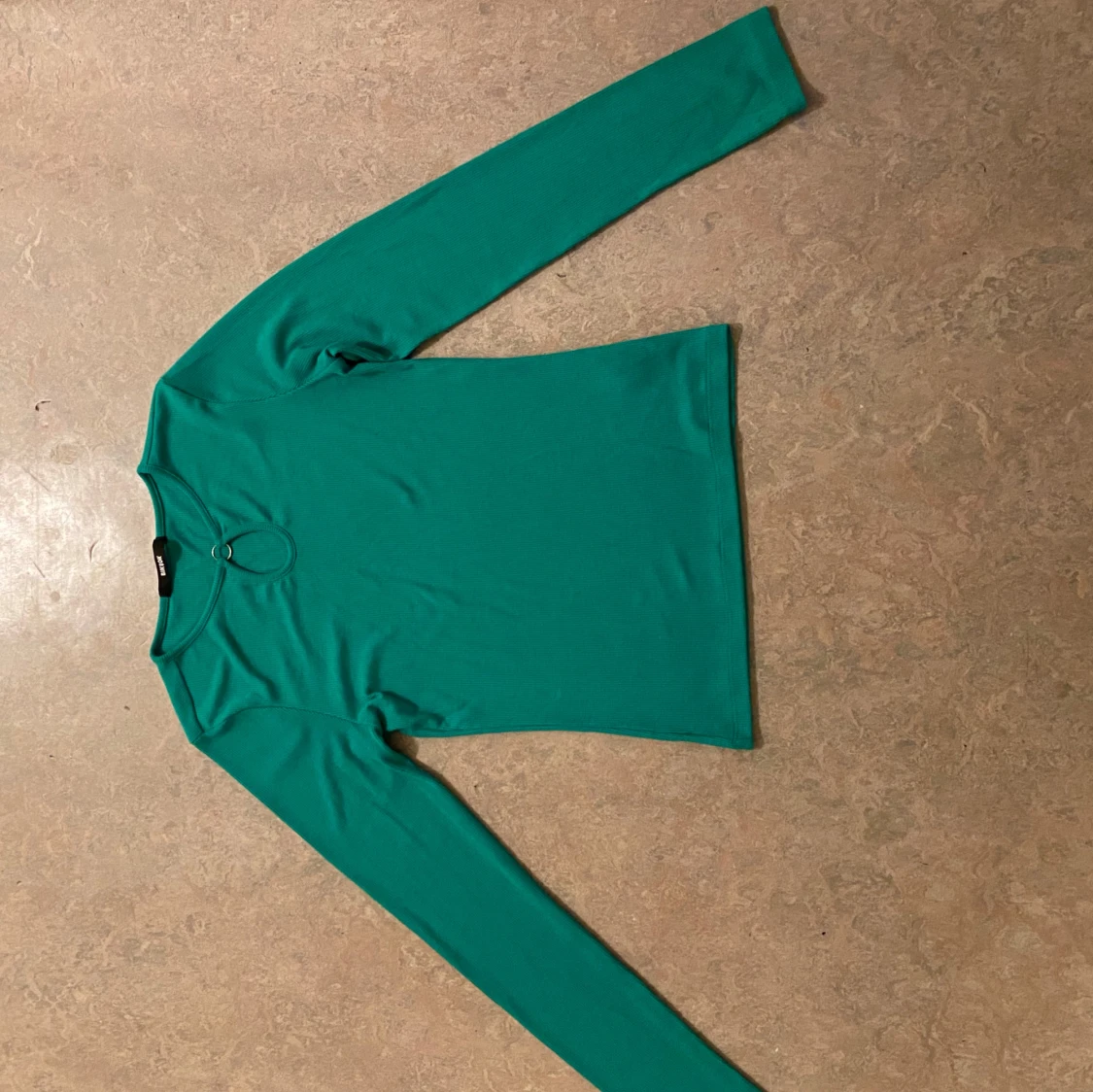 Grön ribbad topp från Bik Bok  - 2