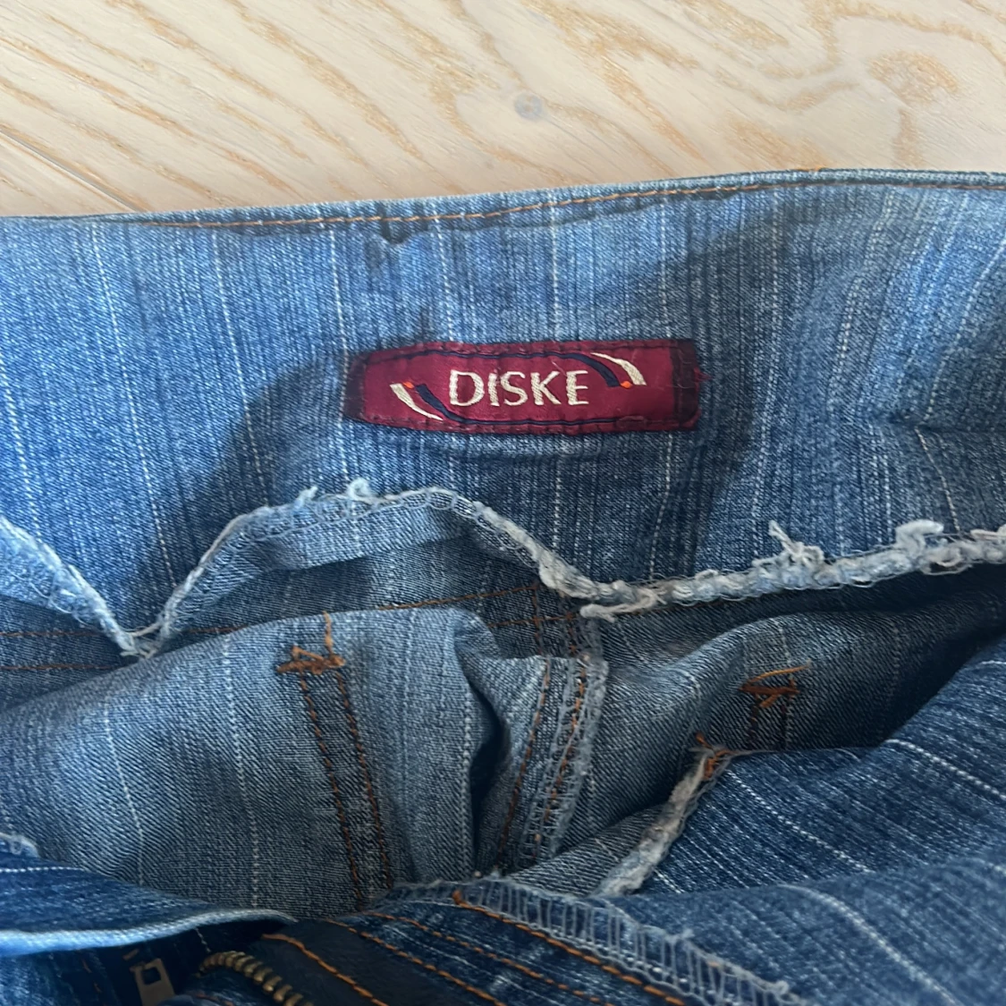 Blå vintage jeansbyxor från Diske (storlek 27, ca s)  - 3