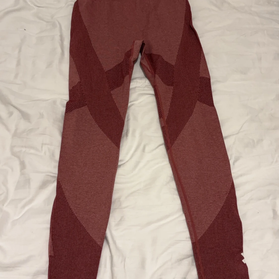 Röda leggings med mönster