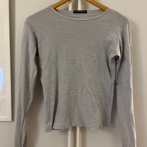 Brandy Melville tröja - Fin ljusblårandig vardagströja💕