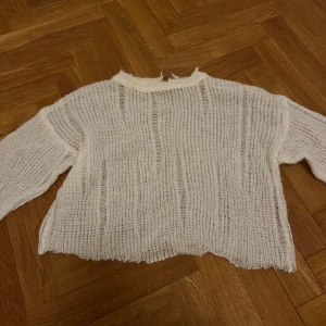 Sliten stickad tröja  - Cool sliten stickad tröja från zara 