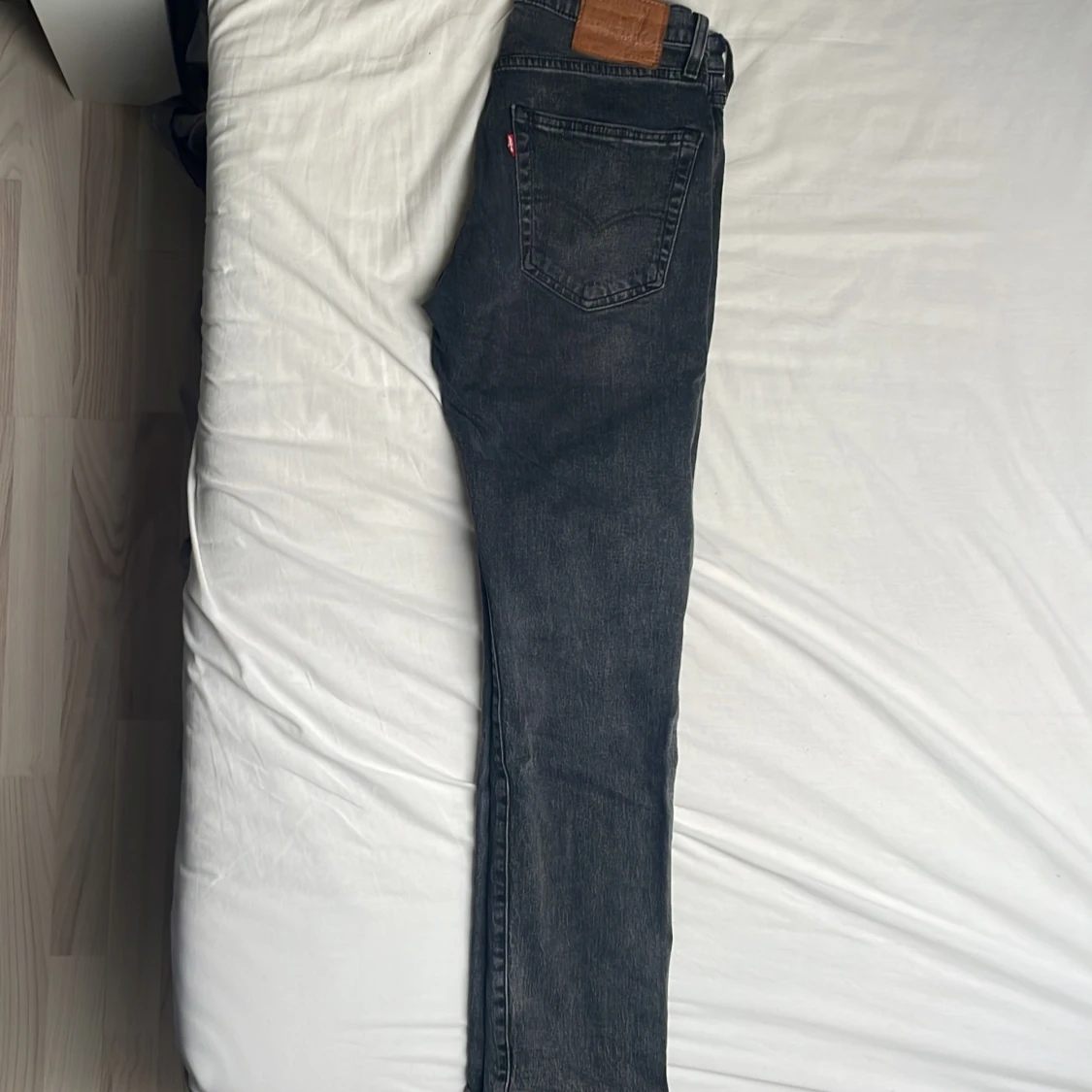 Gråa Levis jeans  - 91