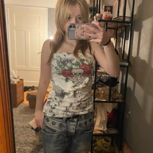 Fishbone tub topp - Super fin y2k tub topp av märket fishbone❤️den har rinestones och en döskalle på sig🫶