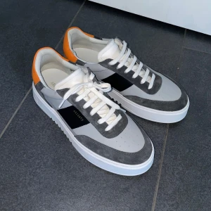 Arigato orbit sneaker - Arigato skor säljes väldigt fräscha. Ny pris: ca 2650kr