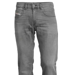 Gråa diesel slim fit jeans| nypris 1800kr| storlek 31/32| jag är 183cm| tveka inte vid intresse och hör av dig vid frågor|