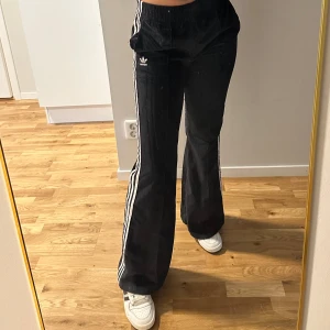 Adidas’s original trousers  - Byxor i storlek 36 eller S i gott skick, har knappt använt dem.