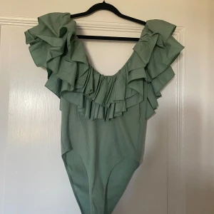 Volang body  - Super fin volang body ifrån zara💕💕💕