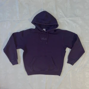 Polar Hoodie Lila M - Bra skick. Lite skada på bandet. 