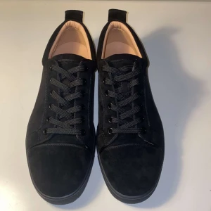 Christian Louboutin - Helt oanvända Louboutins, Mocka svarta. Priset kan diskuteras vid snabb affär.