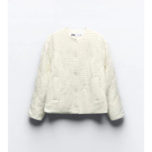 Zara jacka  - Superfin höst jacka!! Endast använd ett fåtal gånger💕 Perfekt nu till hösten🍁🍂 Nypris 699kr!