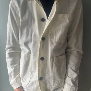 Beige jacka - Jättesnygg jacka från selected/homme, helt oanvänd. Nypris: 899kr