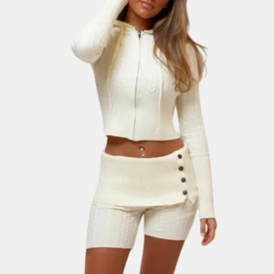 Catania - Säljer detta fina sett från Catania i vitt, helt oanvänt. Pris kan diskuteras💖 Nypris: 1200 Storlek: XS