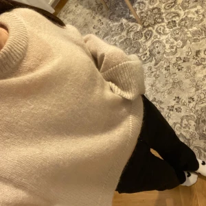 Mohair tröja - Fin tröja i mohair från Othet stories. Knappt använd och är i väldigt bra skick. Skicka gärna prisförslag 