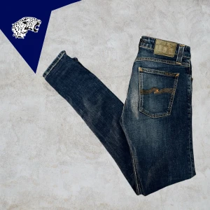 NUDIE JEANS - Nudie jeans Skinny Lin | Skick: 8,5/10 | Strl: W29 L32 | Modellen är 180cm | Hör av dig om du undrar någonting!
