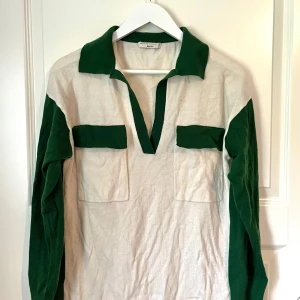 Stickad tröja - En tröja från Ginatricot premium quality i storlek xs. Det är lite oversize så för mig är det mer en s-m och är en tunt stickad tröja❤️