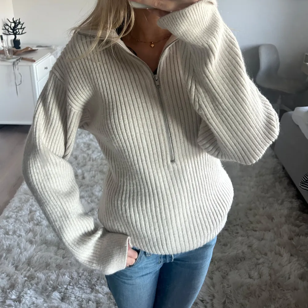 Söt varm tröja aldirg använd bara testad!. Neuletakit & Villapaidat.