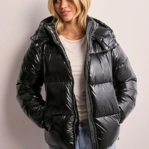 Vinterjacka  - Jättefin och skön vinterjacka från Nelly. Säljer då jag inte har använt den så mycket. Skriv vid fler frågor❤️