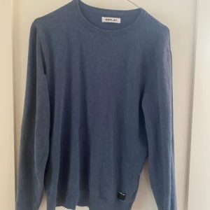 Replay - Tjocktröja - Blå, strilren tjocktröja från Replay | Storlek S men passar också XS | Köpt här på på plick men inte personligen använd   Skick = 9/10 