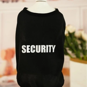 Roliga hundkläder /hundkostym - En söt liten security tröja till små hundar till 5-7kg, nyskick och inga fläckar! om du väljer att köpa flera saker från mig så kommer frakten bara bara för en sak, så du inte behöver betala mer!  