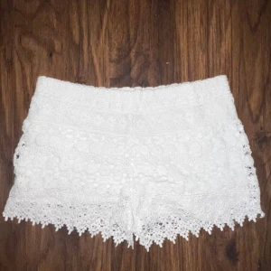 Lace shorts - Really cute short lace shorts. I bought them from vinted, but unfortunately they are too small for me. Size 38