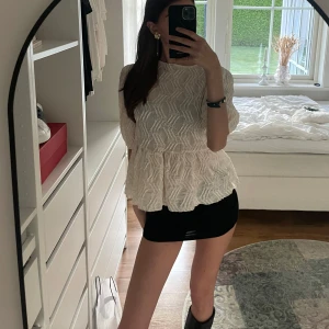 Fin blus  - Säljer denna blus då jag knappt använt den ändas 2 gånger. Det är som ny och passar till vardags och fest tillfällen❤️