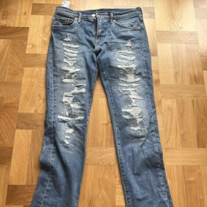 Levis tjej jeans - Säljer nu riktigt snygga Levis jeans! Märke: Levis Storlek: 30:32