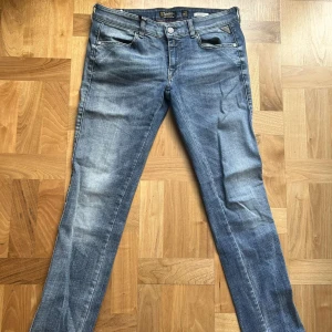 Replay jeans - Säljer dessa snygga jeans från märket Replay! Märke: Replay Storlek: 31/32 