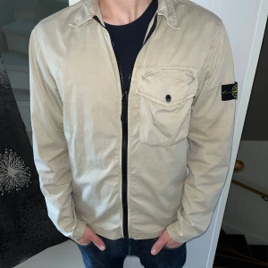 Stone Island Jacka - Overshirt från Stone Island, storlek 170-175, motsvarar S. 