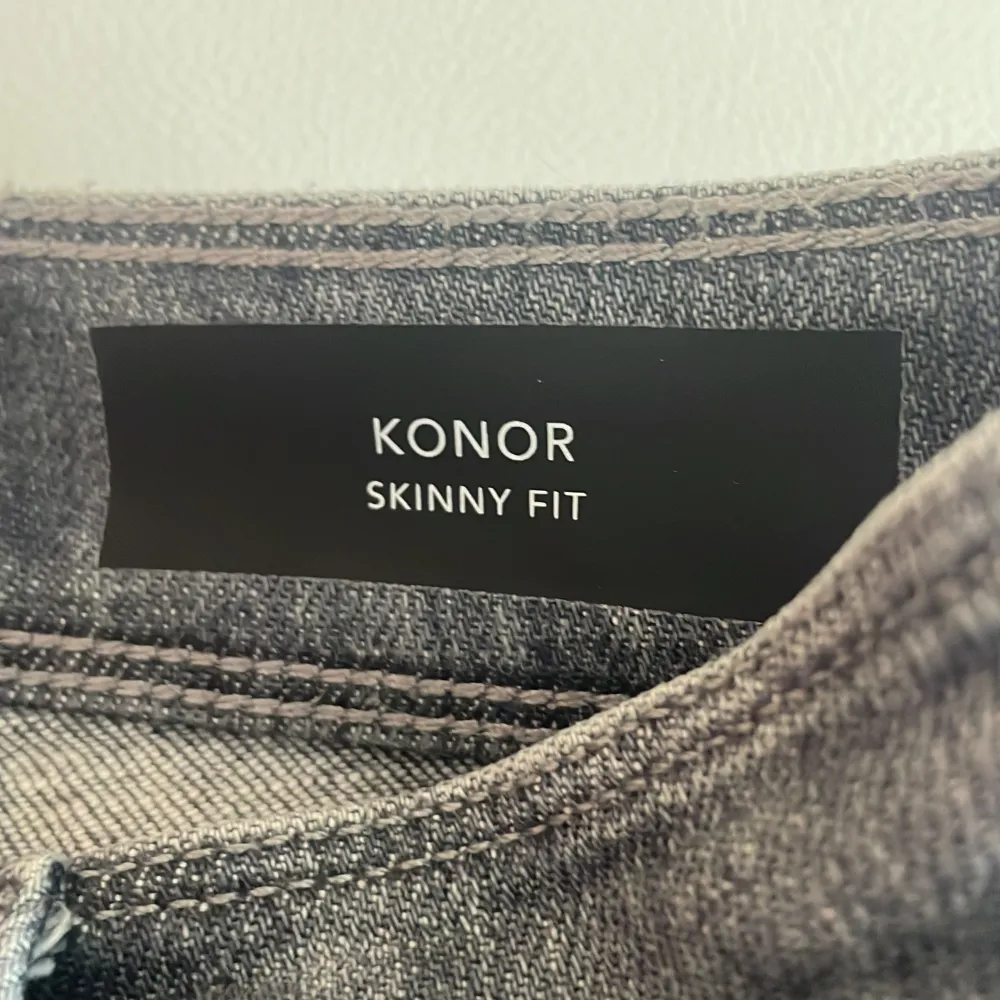 Säljer dessa Dondup som är använda Max 3 gånger och är i 8,5/10 skick. Nypris ca 3000kr. Fråga i dm så svarar jag så snabbt jag kan. Pris kan diskuteras.. Jeans & Byxor.