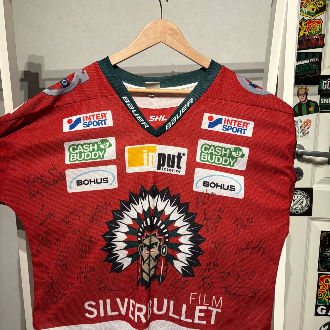 Signerad matchtröja 