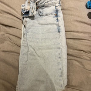 Low waist jeans! - Ett par lågmidjade raka jeans från Gina, dem passar mig inte längre därför säljer jag dem😀🌟