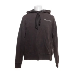 Collusion Huvtröja - Collusion Huvtröja i bra skick inga märkbara defekter eller slitage. Skriv om ni har några frågor eller funderingar