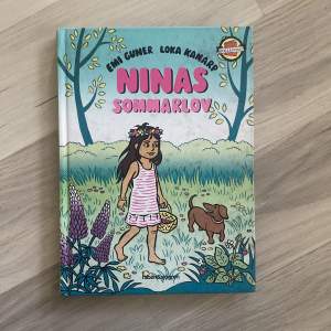 En lättläst barnbok som handlar om en tjej med namnet Nina som har sitt allra första sommarlov mellan förskoleklass och ettan. 